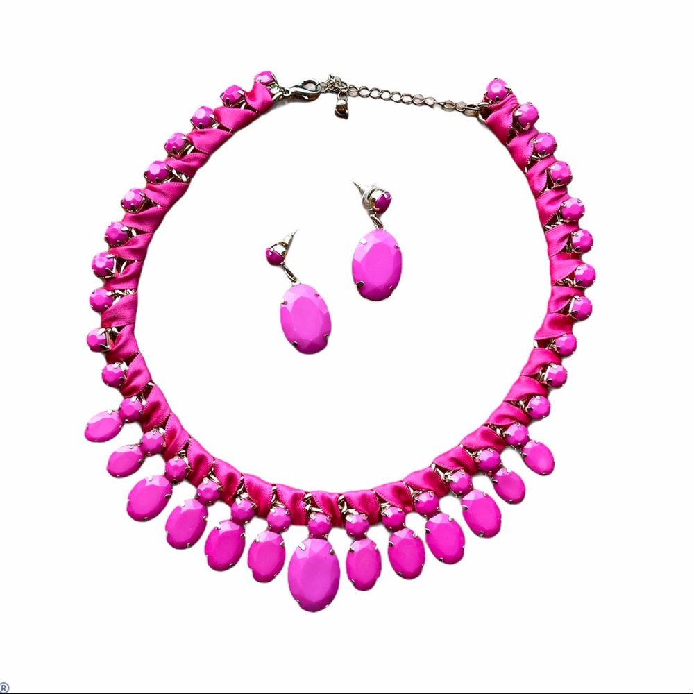 Women’s necklace with matching earrings